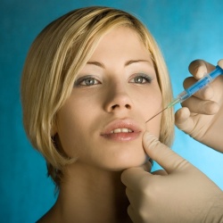 prety woman getting botox injection